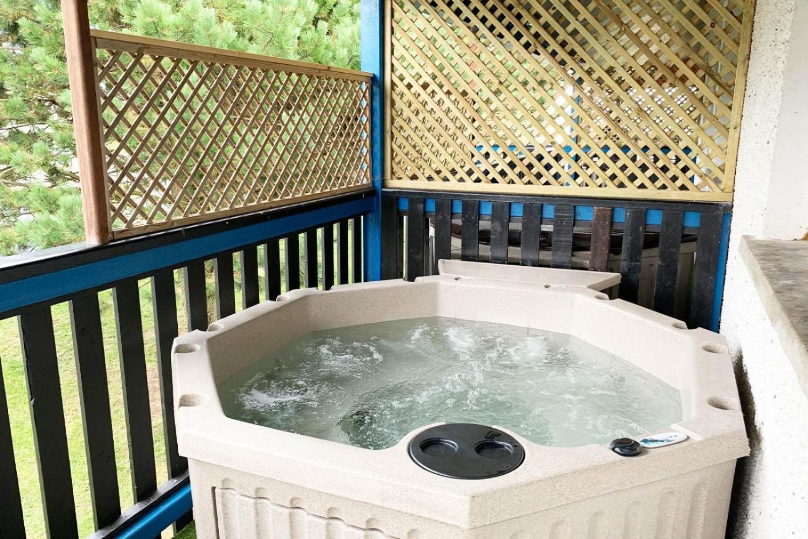 Rathlin Apartment - 2 Bedroom With Hot Tub Ballycastle Eksteriør billede
